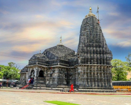 Trimbakeshwar Mandir in Nashik – a sacred Shiva temple and major pilgrimage site in Maharashtra