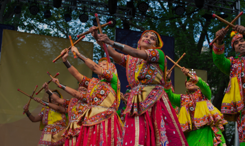 Devotees worshipping goddess idols during Navratri, reflecting the rich Navratri history in Nashik.