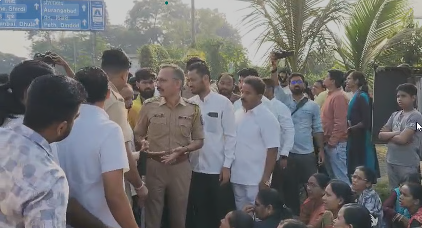Farmers and citizens gather during the Nashik-Trimbakeshwar Road Protest 2025, engaging with police officials over land removal notices and rights issues.