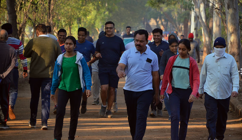 Nashik cold wave as residents take morning walks in winter wearing warm clothing to stay healthy during extreme cold